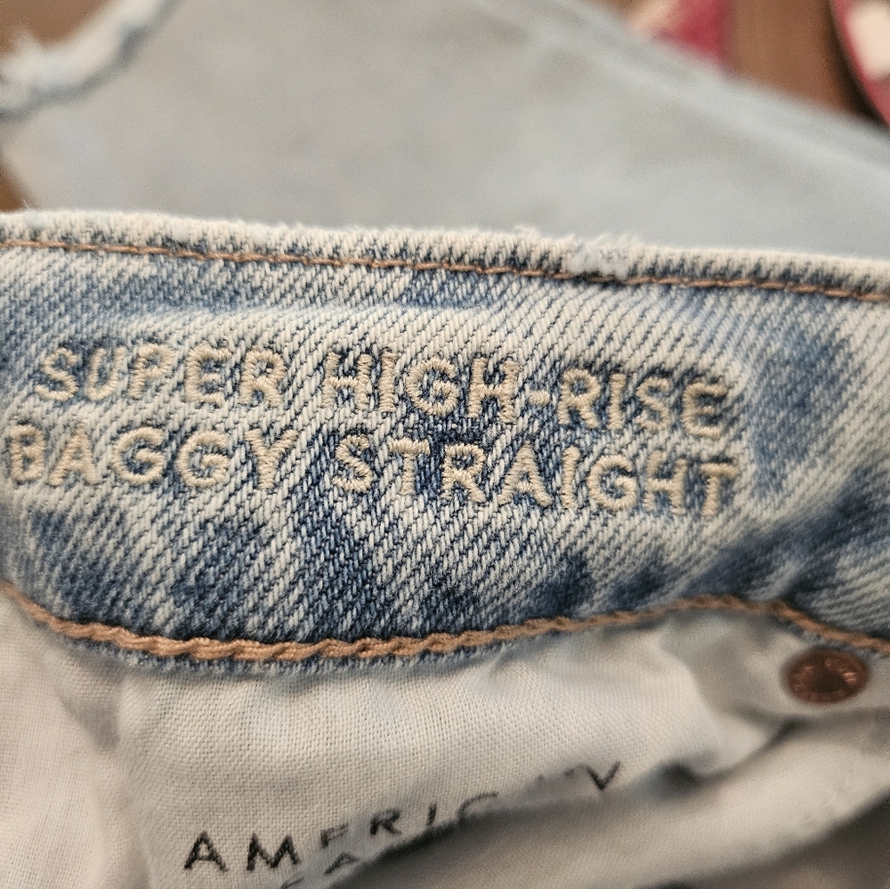 American Eagle Super High-Rise Baggy Straight Jeans Size 6 Dustressed